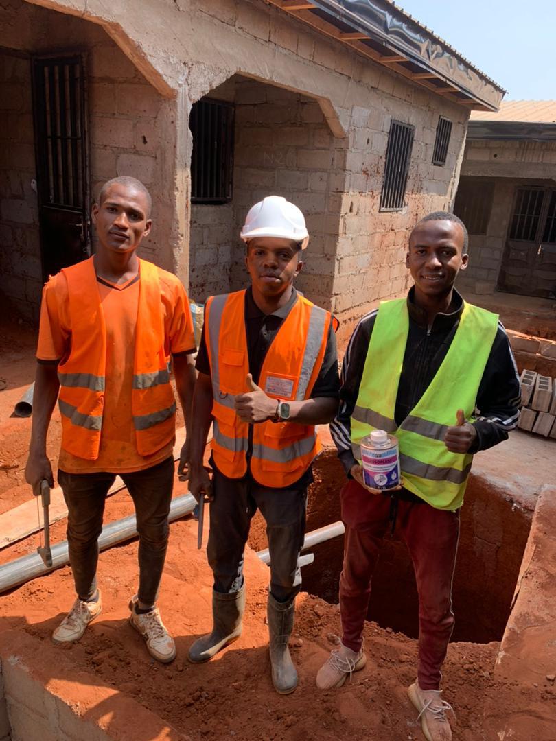 Équipe de plombiers certifiés